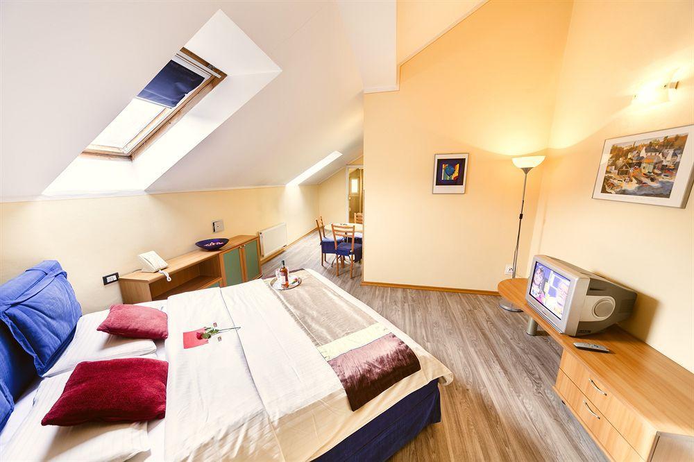 Central Hotel Tiepolo プラハ エクステリア 写真